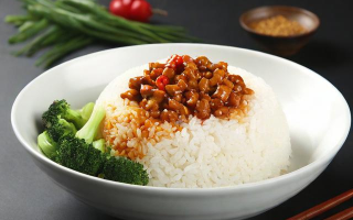 向往的生活中猪油拌饭为何如此受欢迎？
