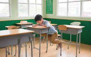 学校的课桌怎么用？有哪些注意事项？