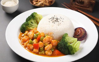 什么是‘生活轻奢餐捞饭’？探索现代饮食新风尚