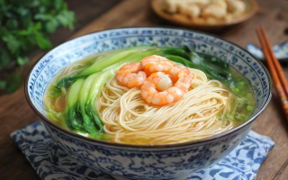 煮食生活长寿面（亲手煮一碗长寿面给妈妈）
