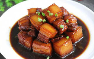 如何制作美味的生活红烧肉？