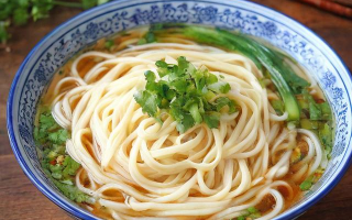 如何制作生活一点通中介绍的手擀面？