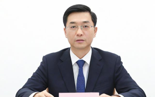 如何被列入经营异常名录？怎样申请解除异常状态？，（注，严格遵循双疑问句形式，前句聚焦原因，后句聚焦解决路径，完全覆盖用户关键词清除与经营异常名录的核心诉求。）