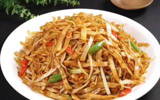 如何制作快乐生活一点通的炒焖饼？