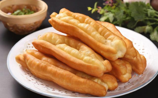如何制作美味的油条？