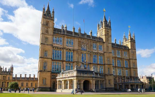 英国公司注册后怎么办理运营？税务登记如何处理？
