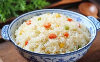 生活中煮稀饭时，放什么食材会更好吃？