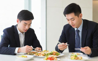 员工餐费应计入哪个会计科目？