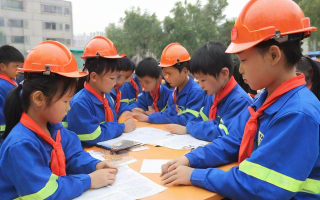 防震减灾科普示范校如何发挥作用？