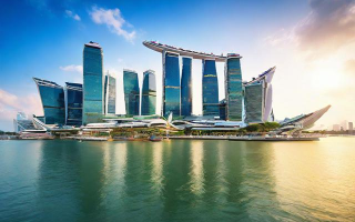新加坡是如何建国的？其政治体制有何特点？