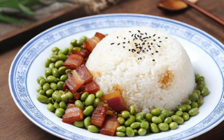 如何制作美味的有营生活扁豆咸肉饭？