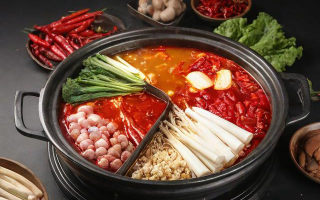 向往的生活素火锅视频中，有哪些令人垂涎欲滴的素食火锅佳肴？