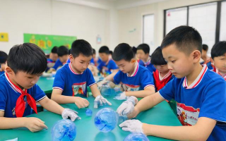 学校科普日活动的主题是什么？