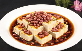 花生豆腐是哪里的特色小吃？