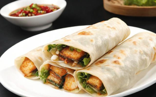 如何制作生活一点通中的烙饼卷带鱼？