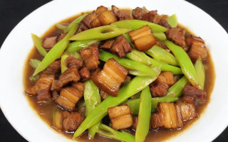向往的生活中青笋烧肉的做法是什么？