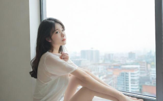 坐在飘窗上怎样摆姿势？如何构图更出片？