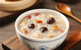 生活频道乌发养生粥，真的能助你拥有一头乌黑秀发吗？