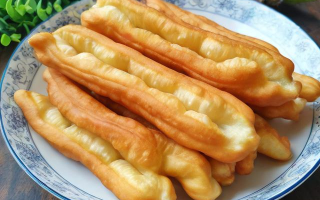 如何轻松制作美味油条？生活一点通教你简单方法！