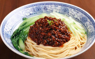 向往生活第二季中炸酱面的制作方法是什么？