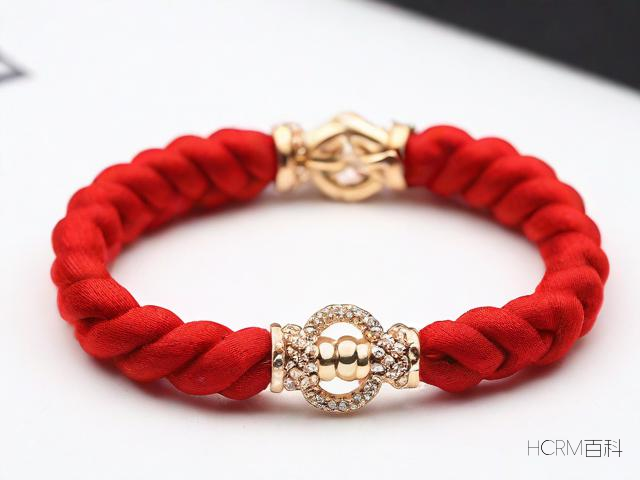 红手链怎么打结?简单步骤与技巧解析-第2张图片-HCRM百科 红手链怎么打结?简单步骤与技巧解析-第2张图片-HCRM百科