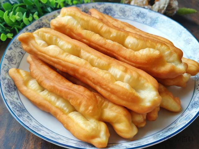 如何轻松制作美味油条?生活一点通教你简单方法!-第1张图片-HCRM百科 如何轻松制作美味油条?生活一点通教你简单方法!-第1张图片-HCRM百科