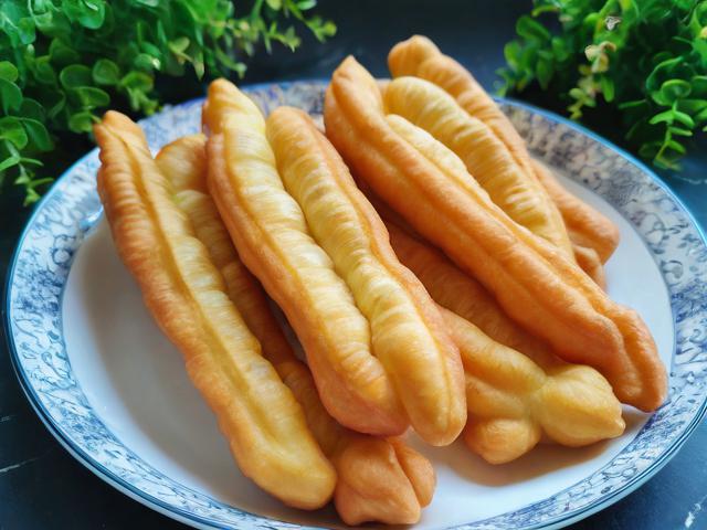 如何在家自制美味油条?-第1张图片-HCRM百科 如何在家自制美味油条?-第1张图片-HCRM百科
